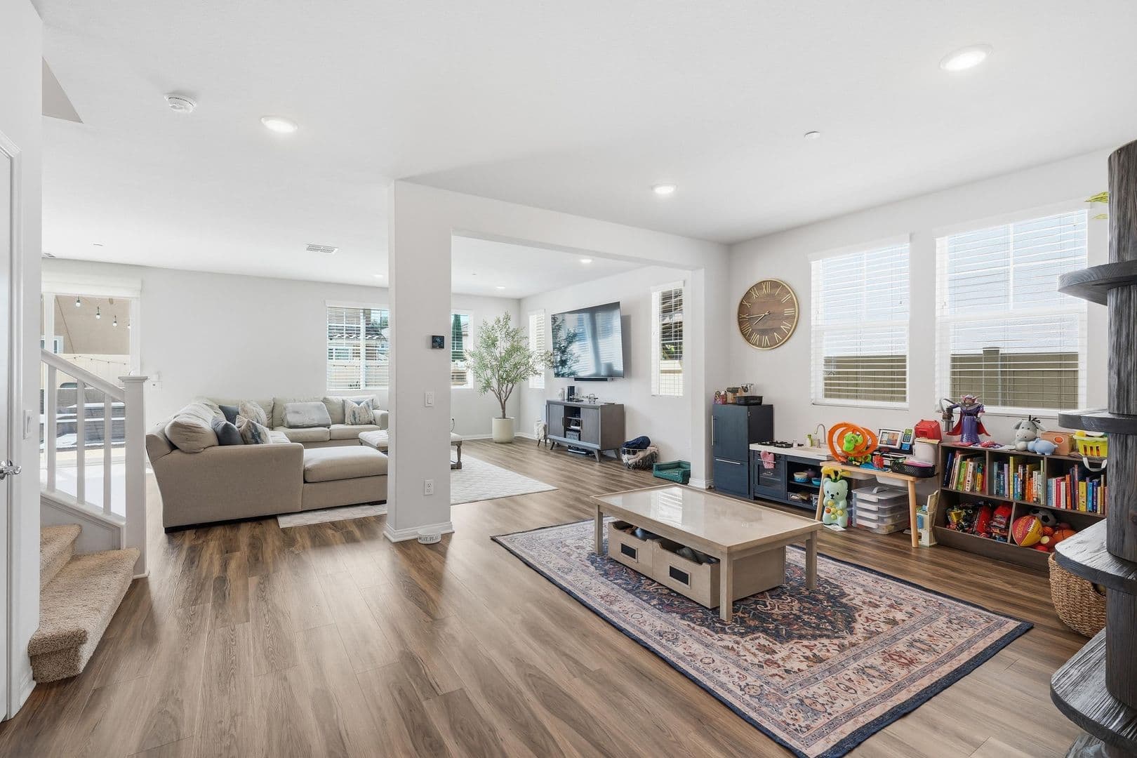 North Hills House: 16084 Cousteau Lane