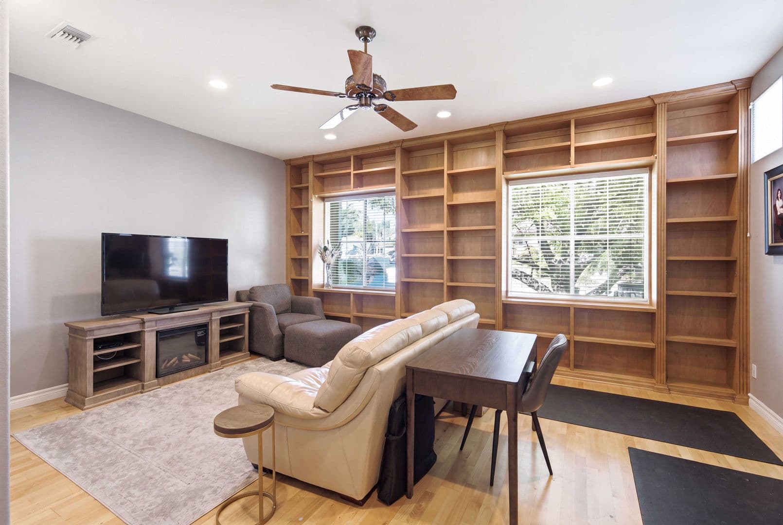Saugus House: 28587 Haskell Canyon Road