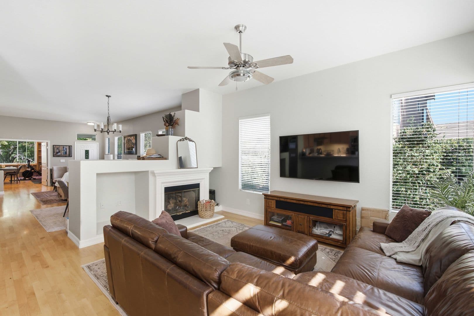 Saugus House: 28587 Haskell Canyon Road
