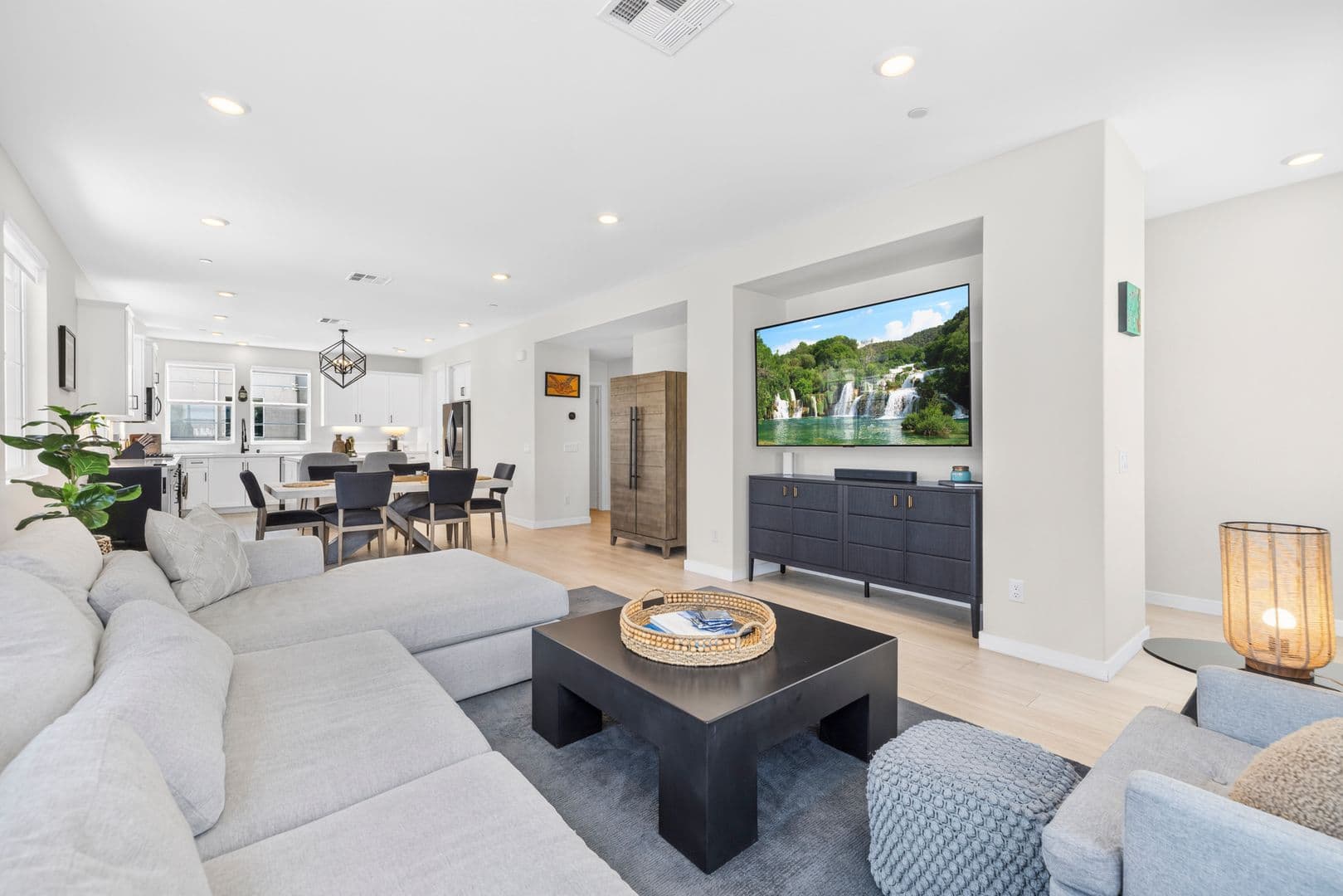 Valencia House: 27105 Valley Oak