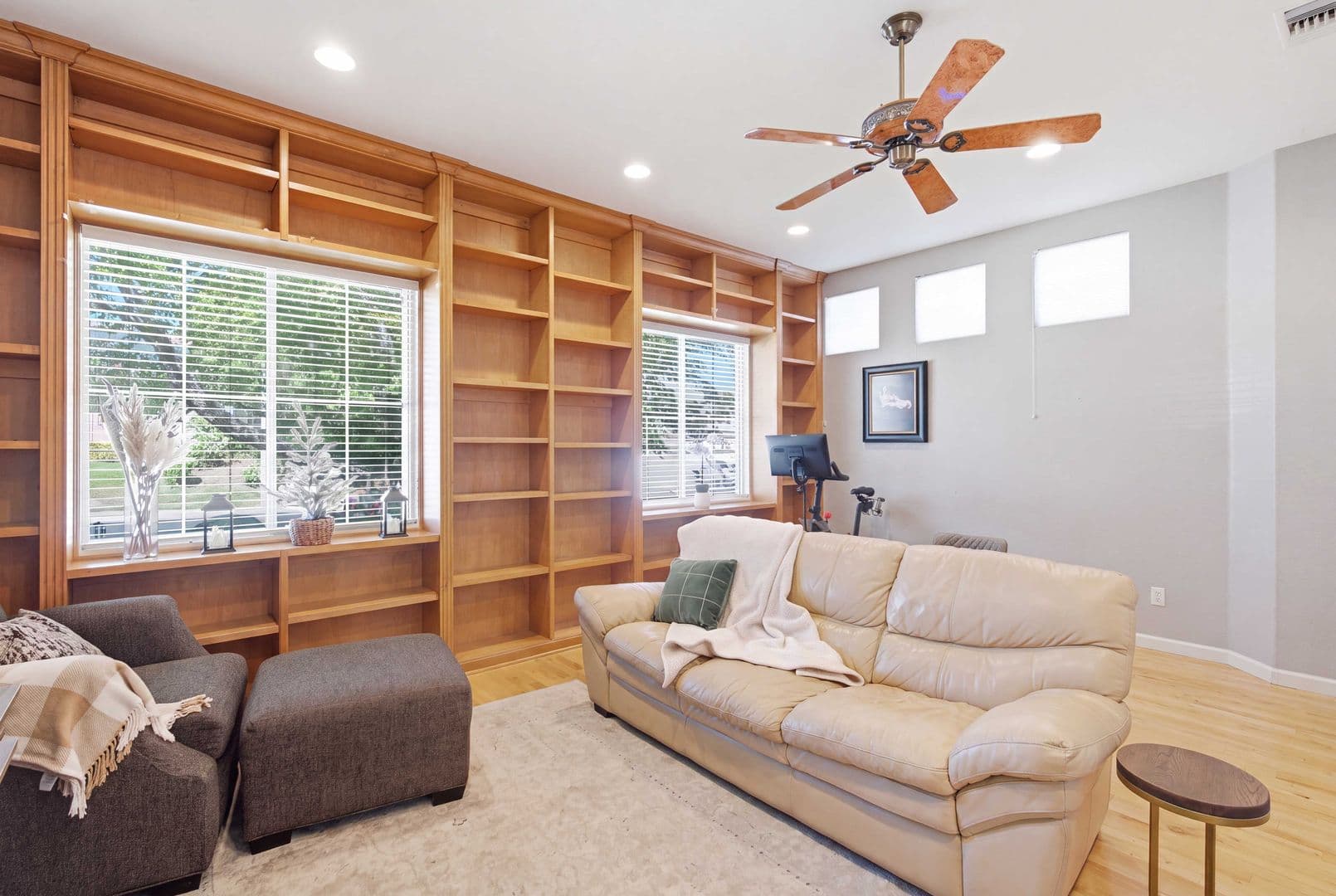 Saugus House: 28587 Haskell Canyon Road
