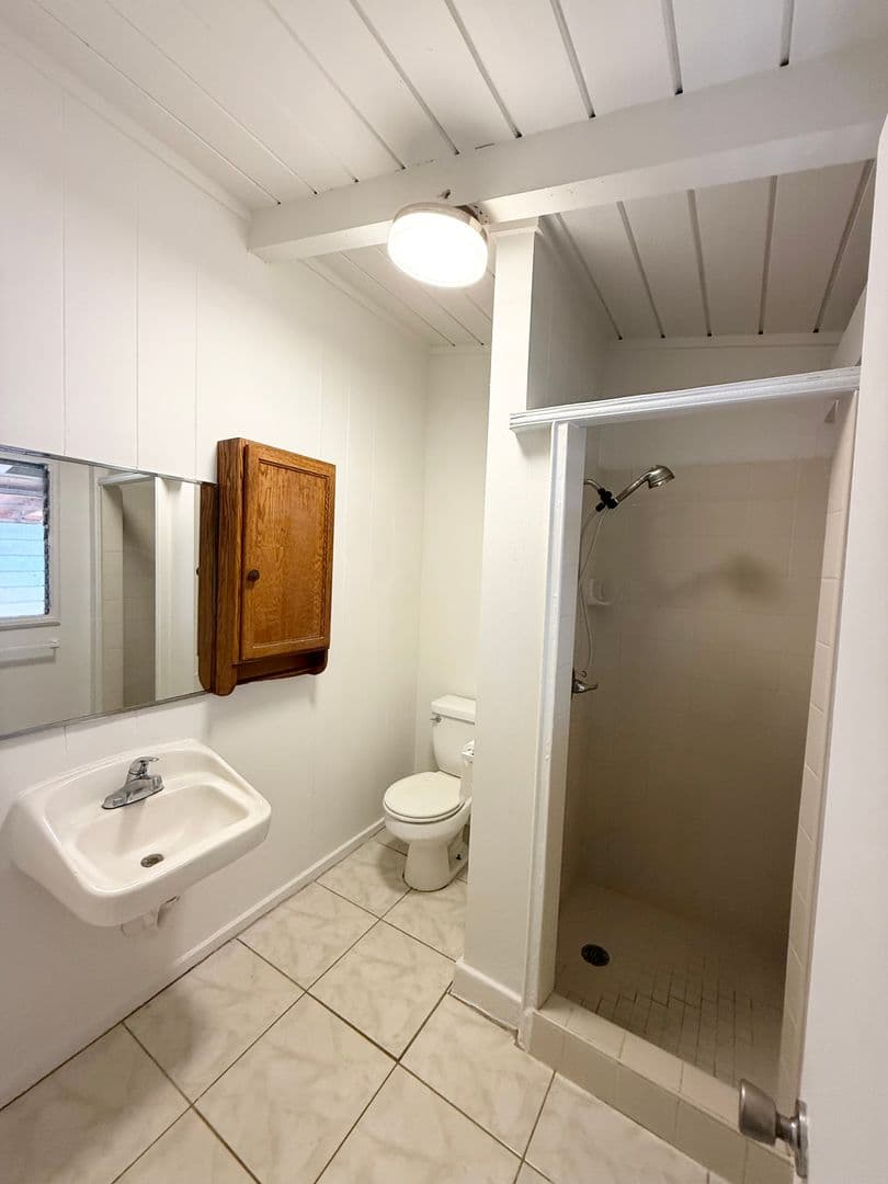 Honolulu House: 3842 A Salt Lake Blvd