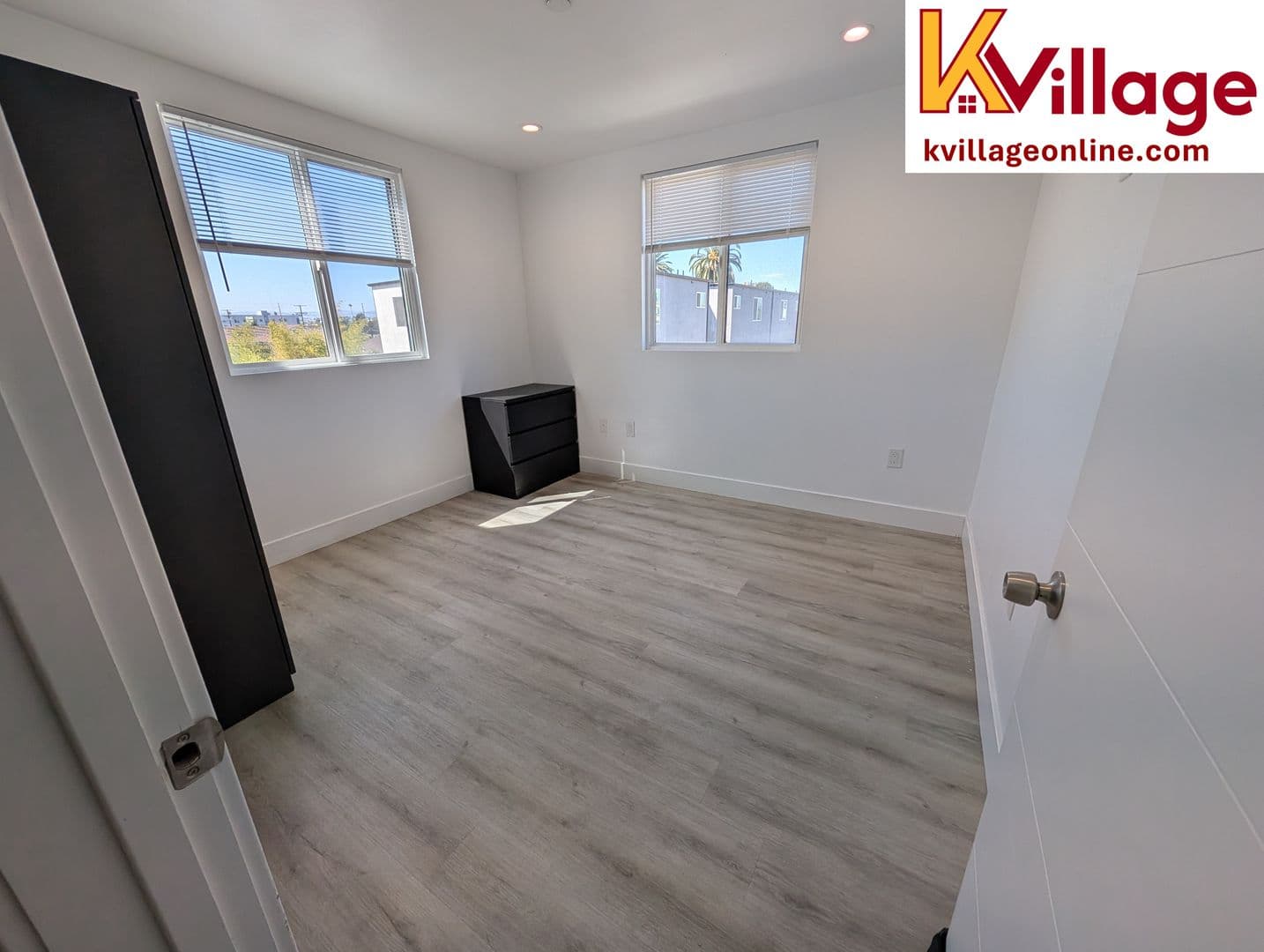 LOS ANGELES Apartment: 1575 1/2 W 37TH PL - 302