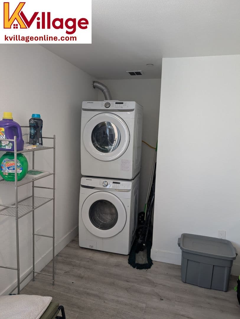 LOS ANGELES Apartment: 1575 1/2 W 37TH PL - 302
