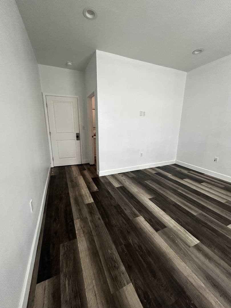 LOS ANGELES Apartment: 1565 W 36TH ST