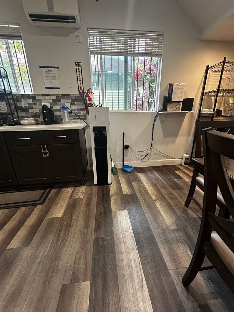 LOS ANGELES Apartment: 1565 W 36TH ST