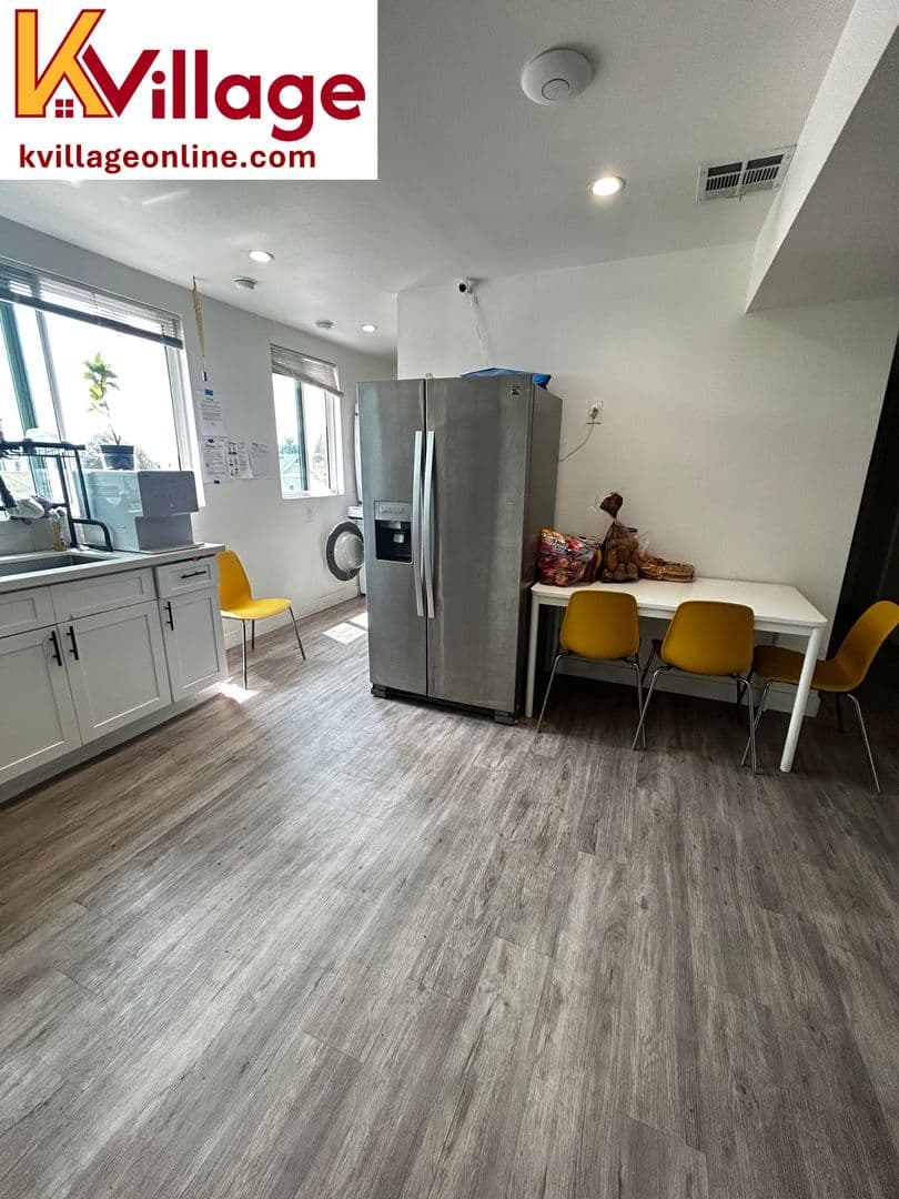 LOS ANGELES Apartment: 1528 1/2 W 36TH PL - 304 (unfurnished)