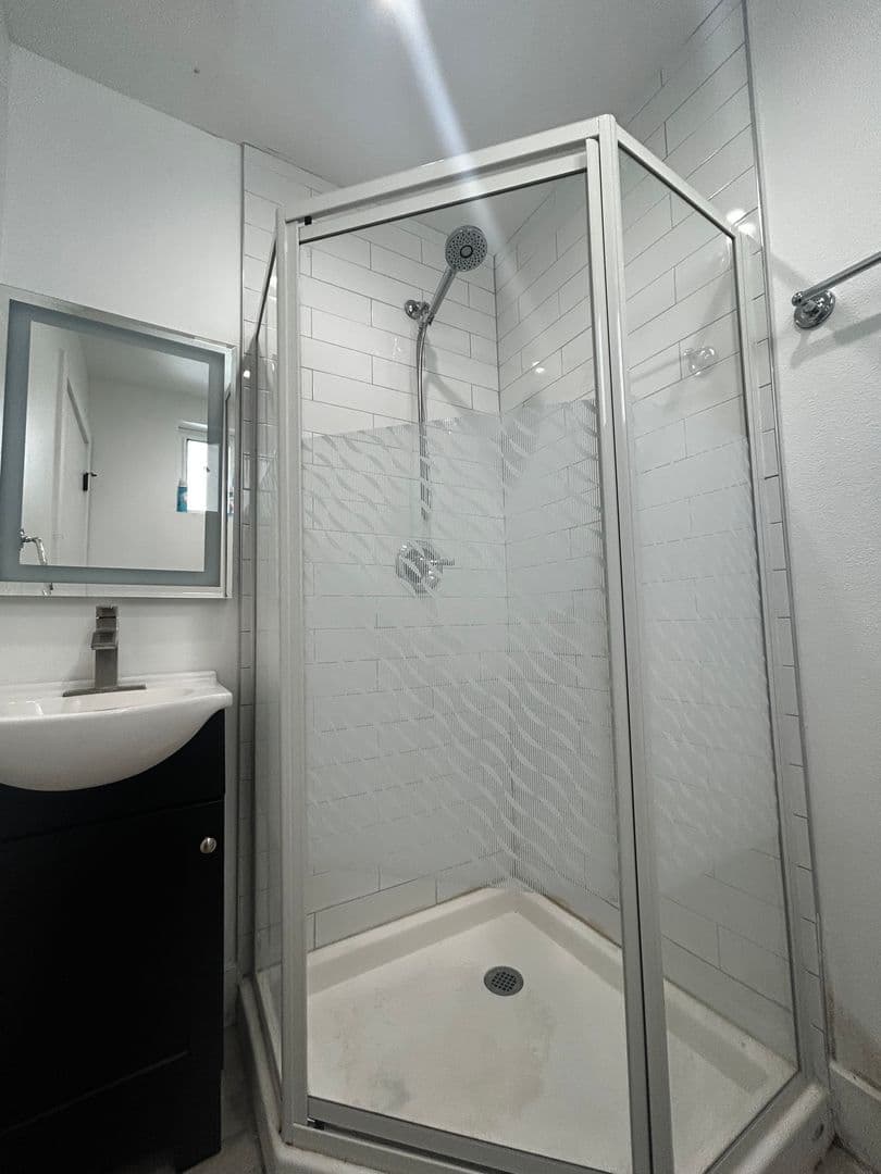 LOS ANGELES Apartment: 1575 1/2 W 37TH PL - 206