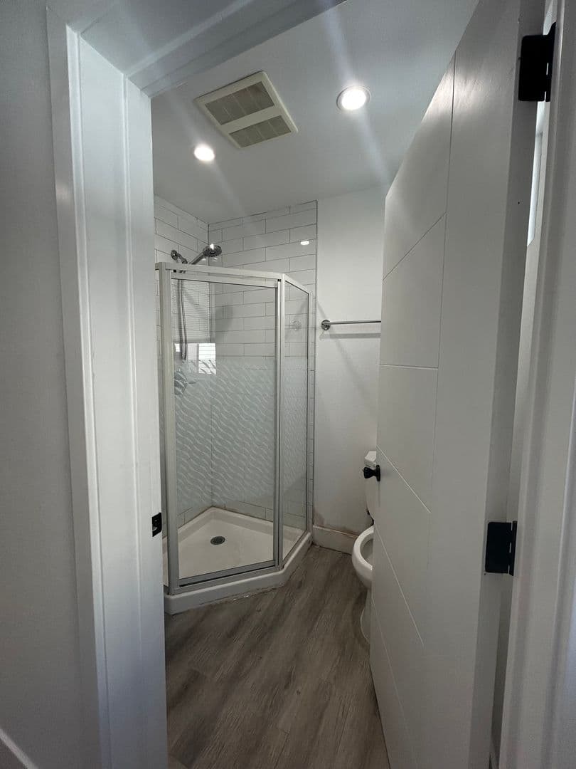 LOS ANGELES Apartment: 1575 1/2 W 37TH PL - 206