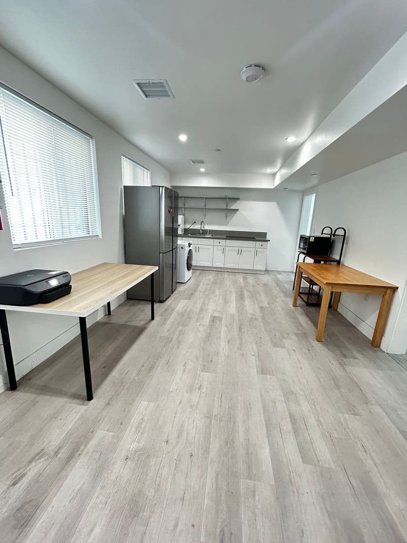 LOS ANGELES Apartment: 1571  W 37TH PL