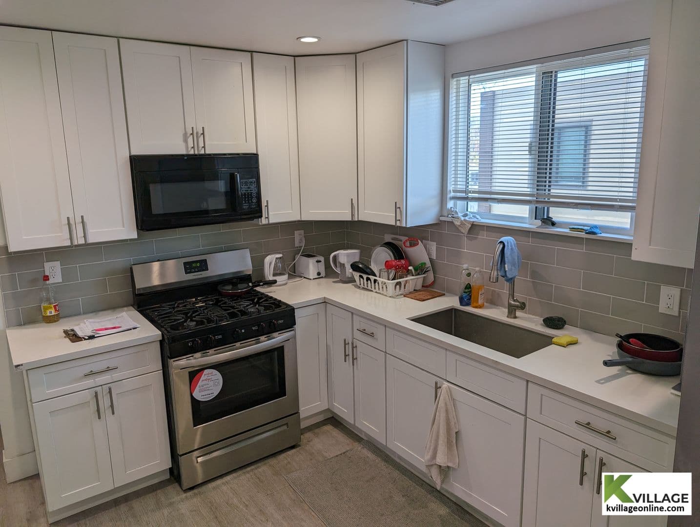 LOS ANGELES Apartment: 1575 1/2 W 37TH PL - 303