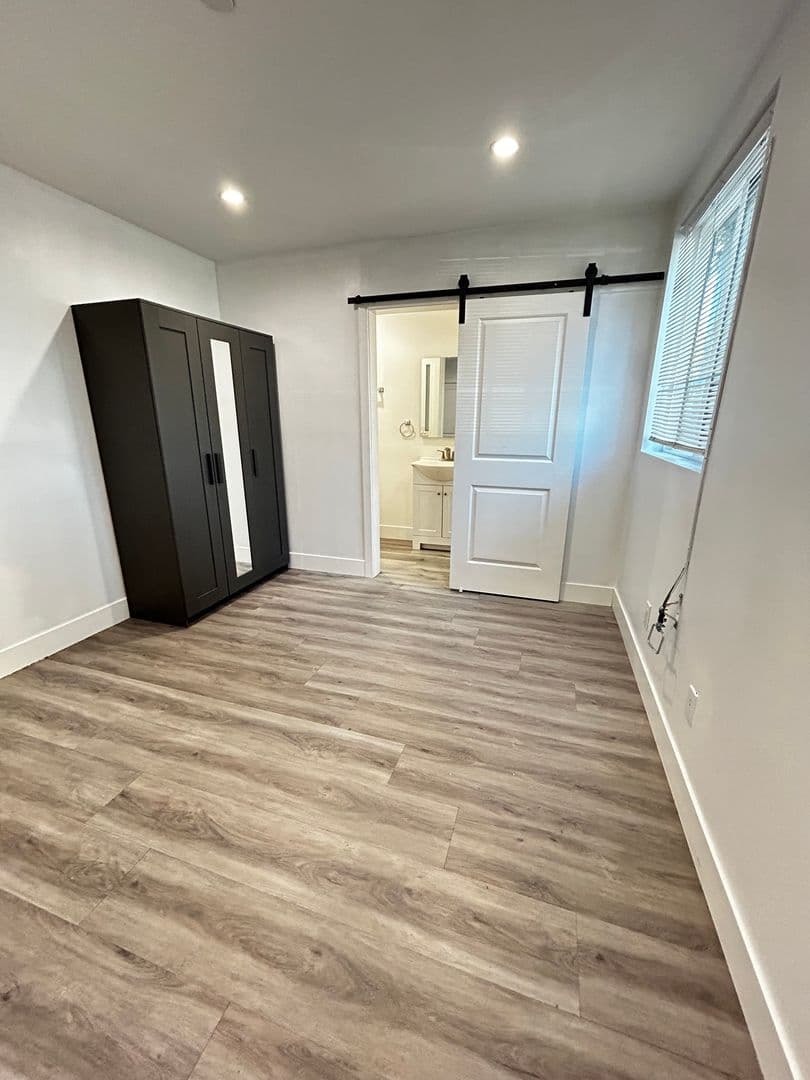 LOS ANGELES Apartment: 3711  HALLDALE AVE
