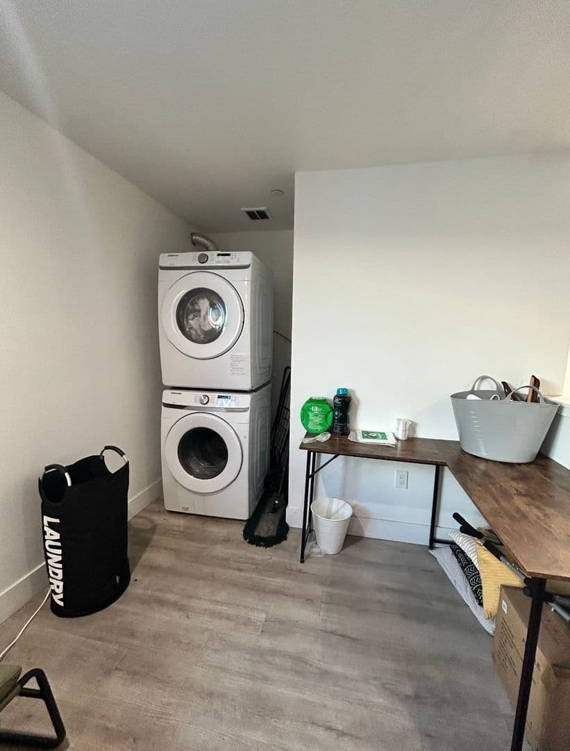 LOS ANGELES Apartment: 1575 1/2 W 37TH PL - 303