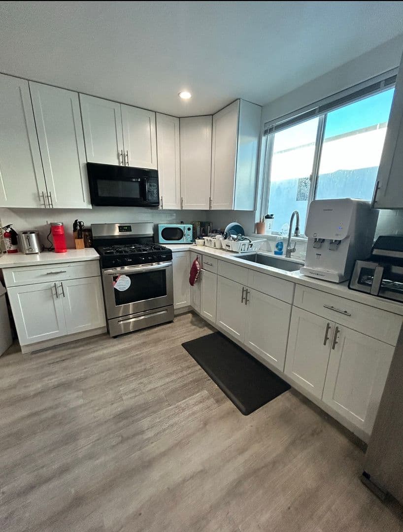 LOS ANGELES Apartment: 1575 1/2 W 37TH PL - 303