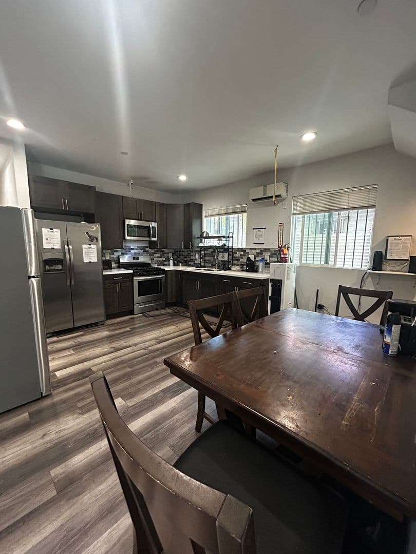 LOS ANGELES Apartment: 1565 W 36TH ST