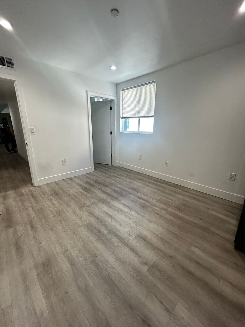 LOS ANGELES Apartment: 1575 1/2 W 37TH PL - 206