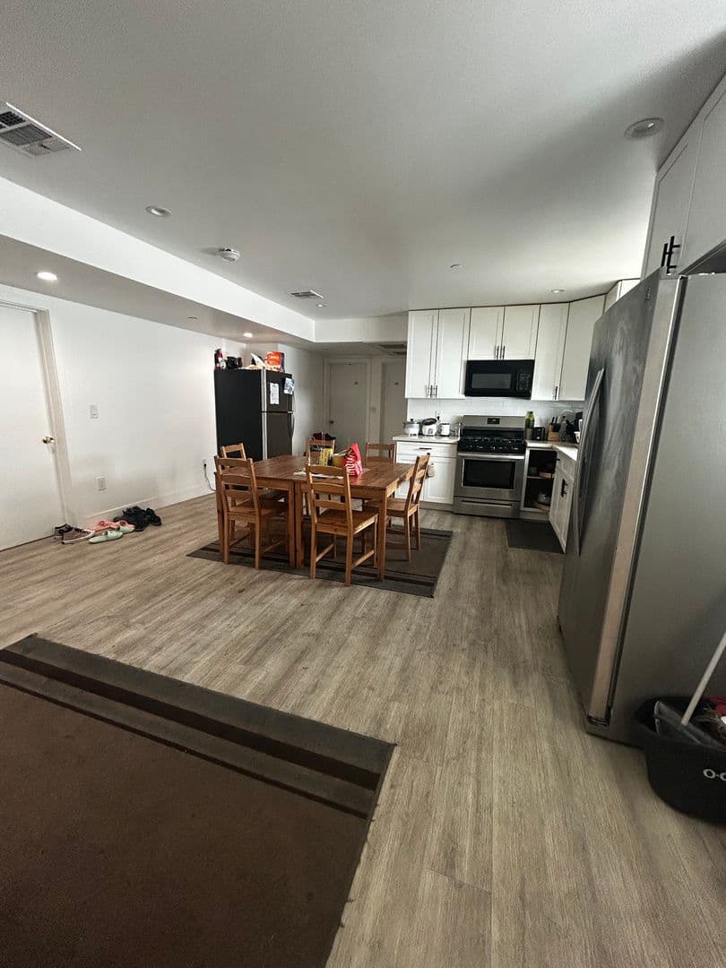 LOS ANGELES Apartment: 1575 1/2 W 37TH PL - 206
