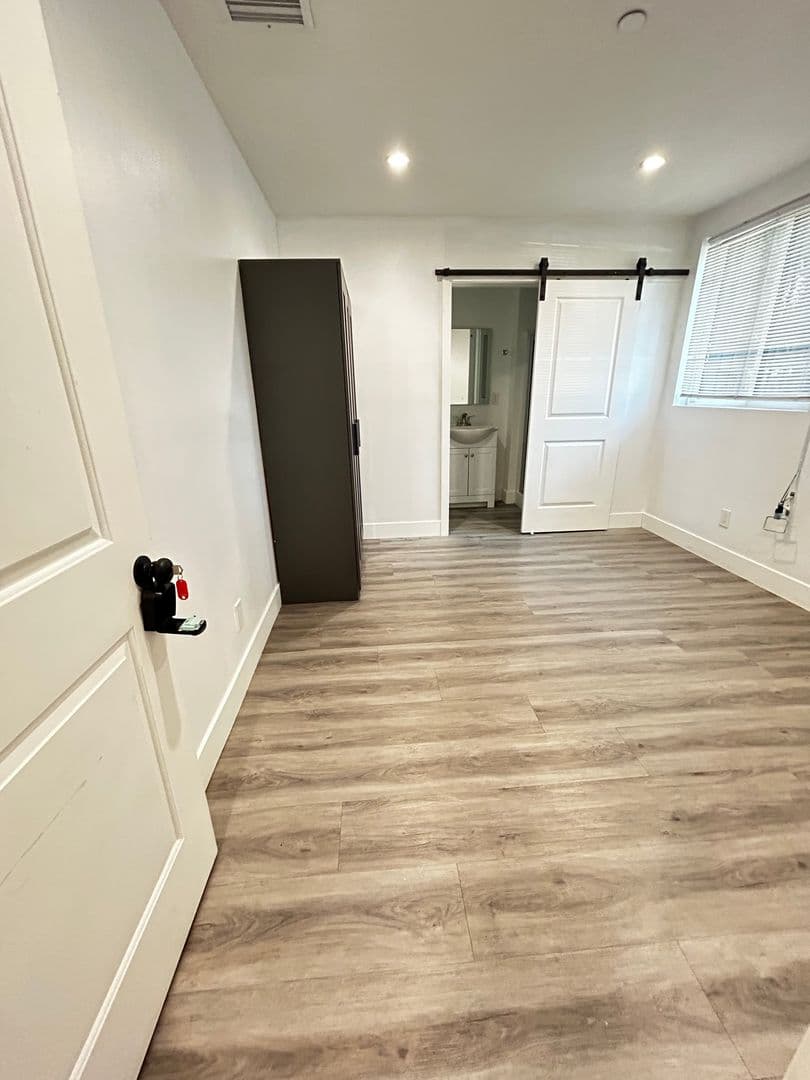LOS ANGELES Apartment: 3711  HALLDALE AVE