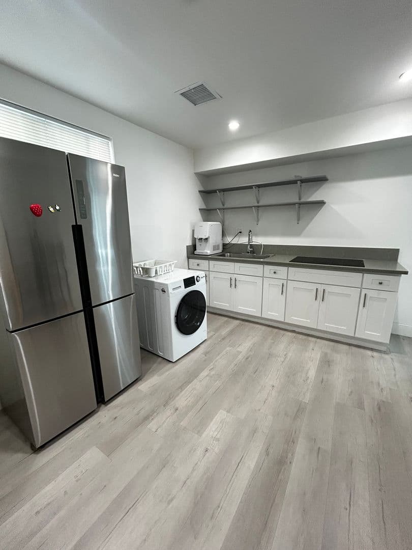 LOS ANGELES Apartment: 1571  W 37TH PL