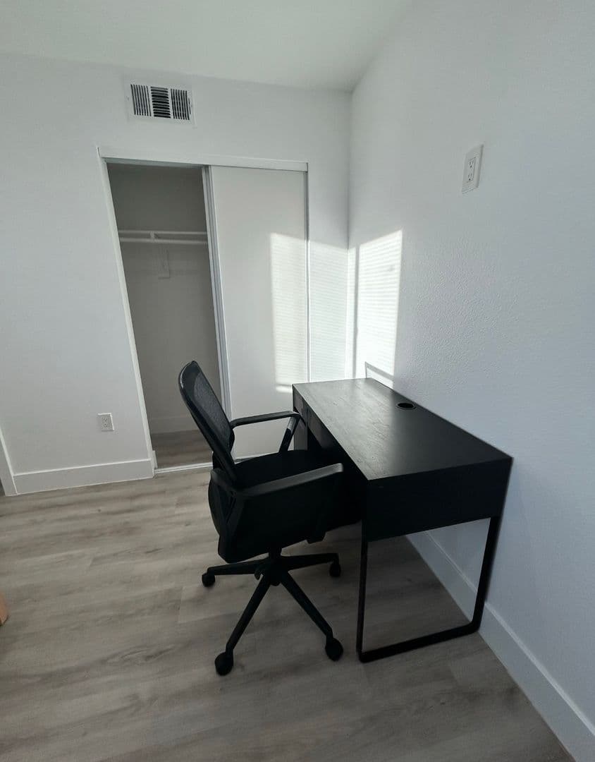 LOS ANGELES Apartment: 1575 1/2 W 37TH PL - 303