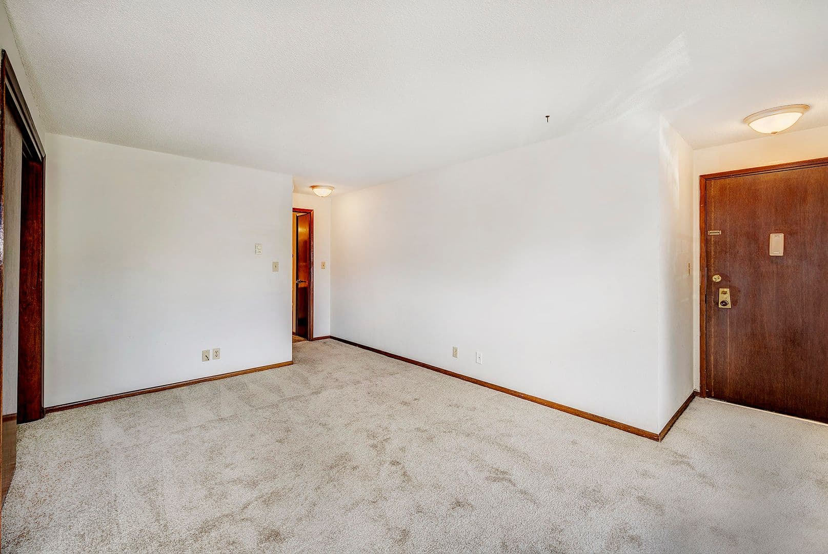 Seattle Apartment: 3930 Linden Ave. N #202