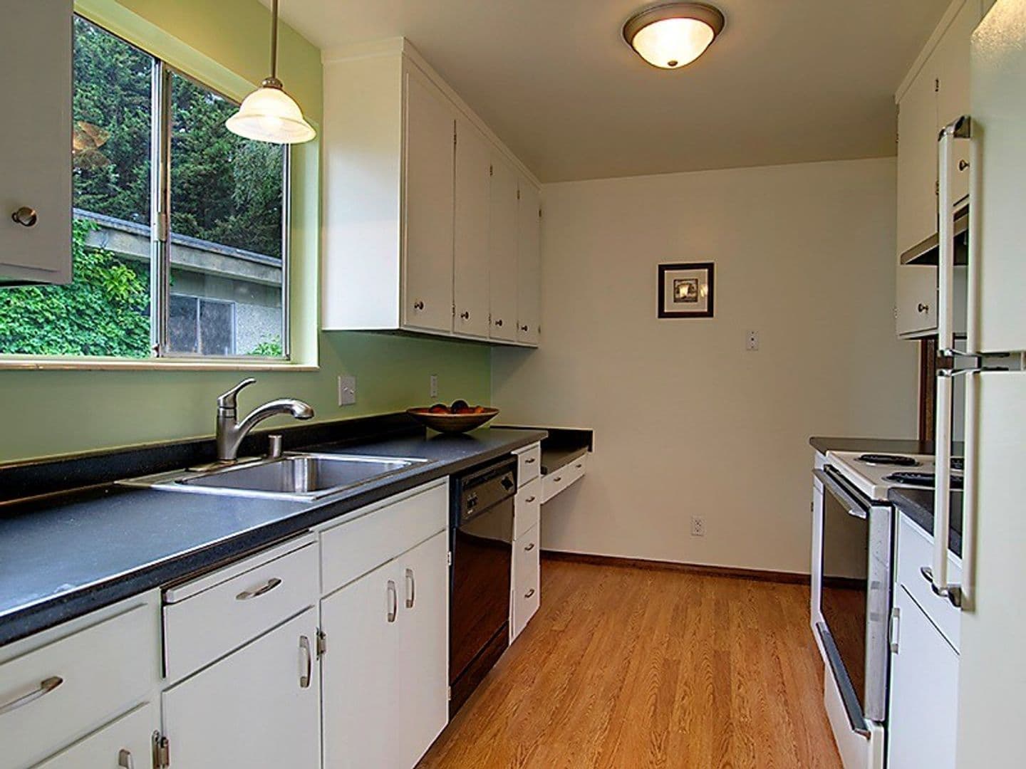 Seattle Apartment: 3930 Linden Ave. N #301
