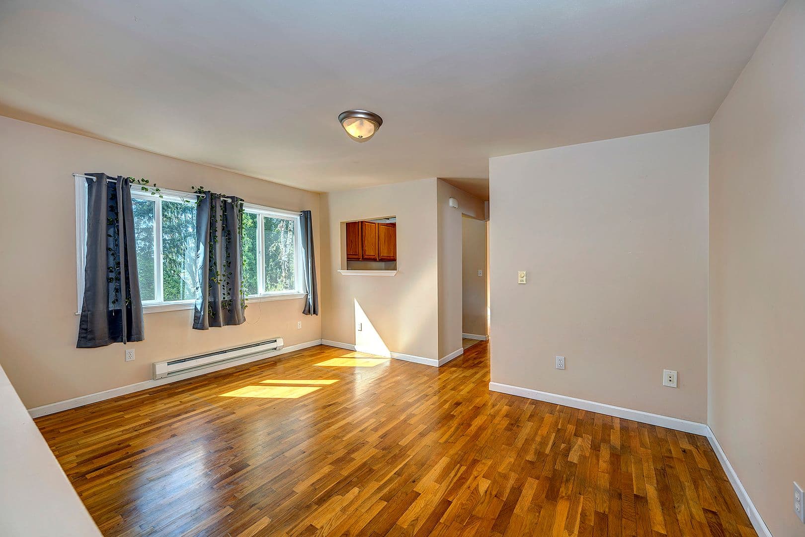 Seattle Apartment: 800 NE 40th St