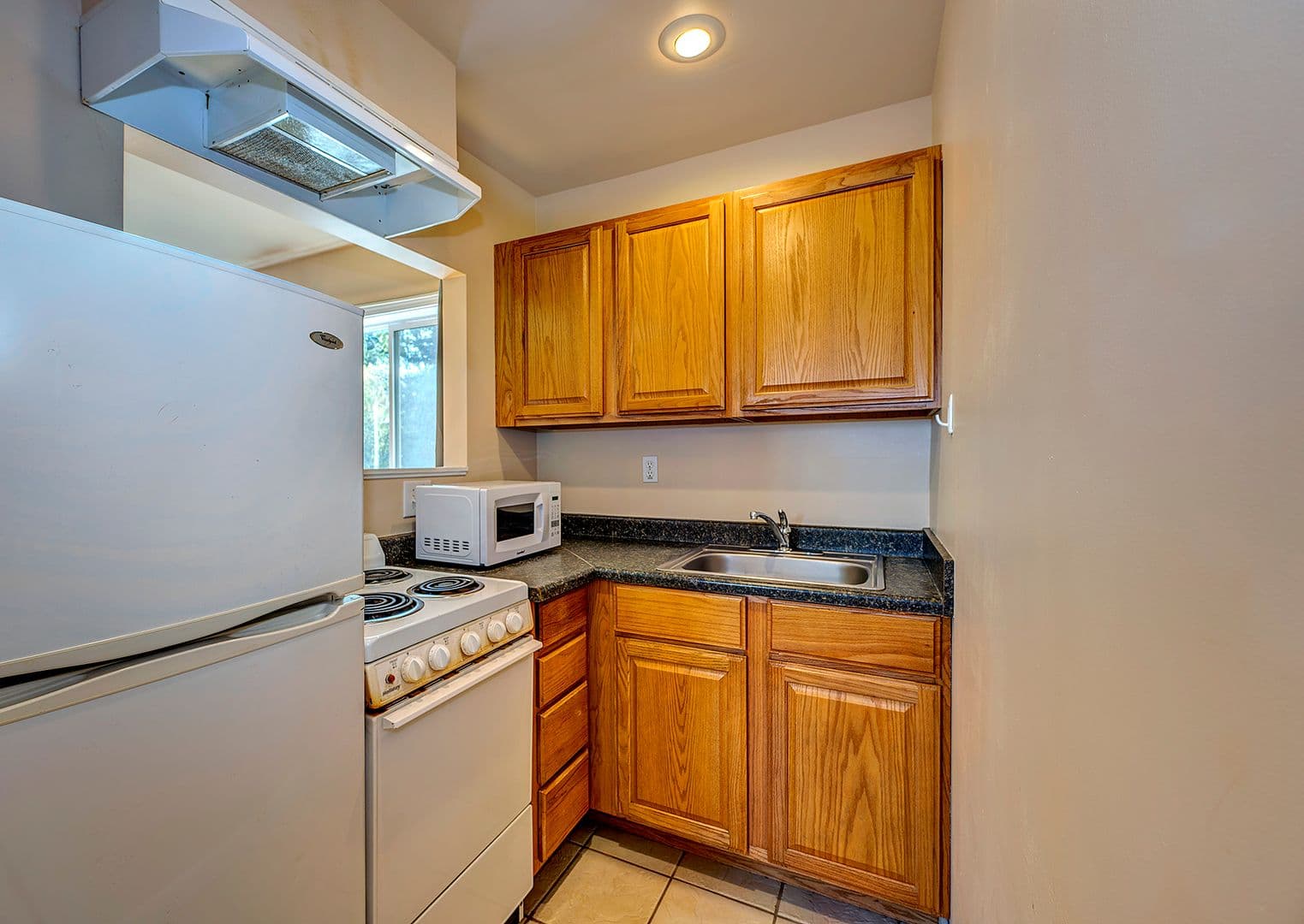 Seattle Apartment: 800 NE 40th St
