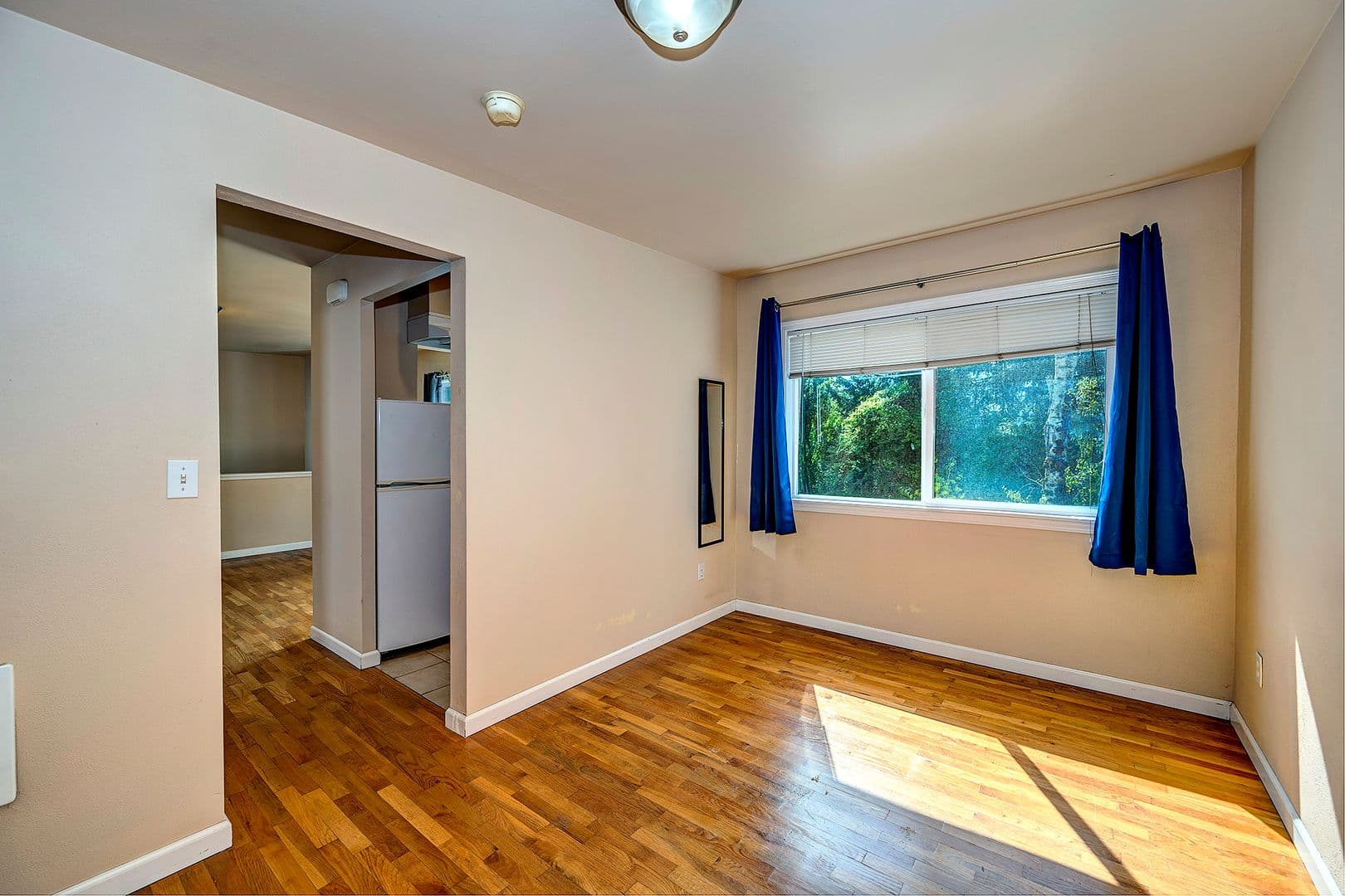 Seattle Apartment: 800 NE 40th St