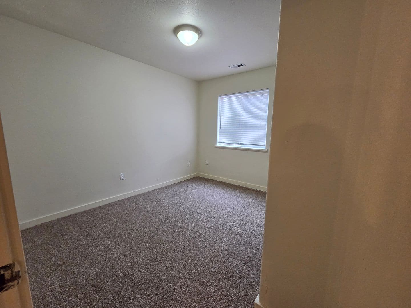 Spokane Apartment: 5912 N. Addison St.