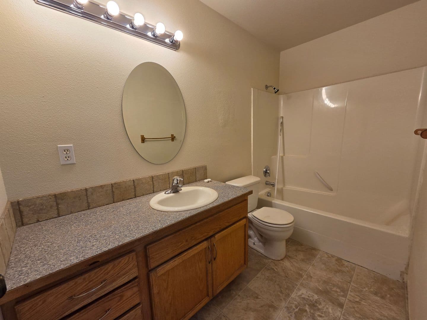 Spokane Apartment: 5912 N. Addison St.
