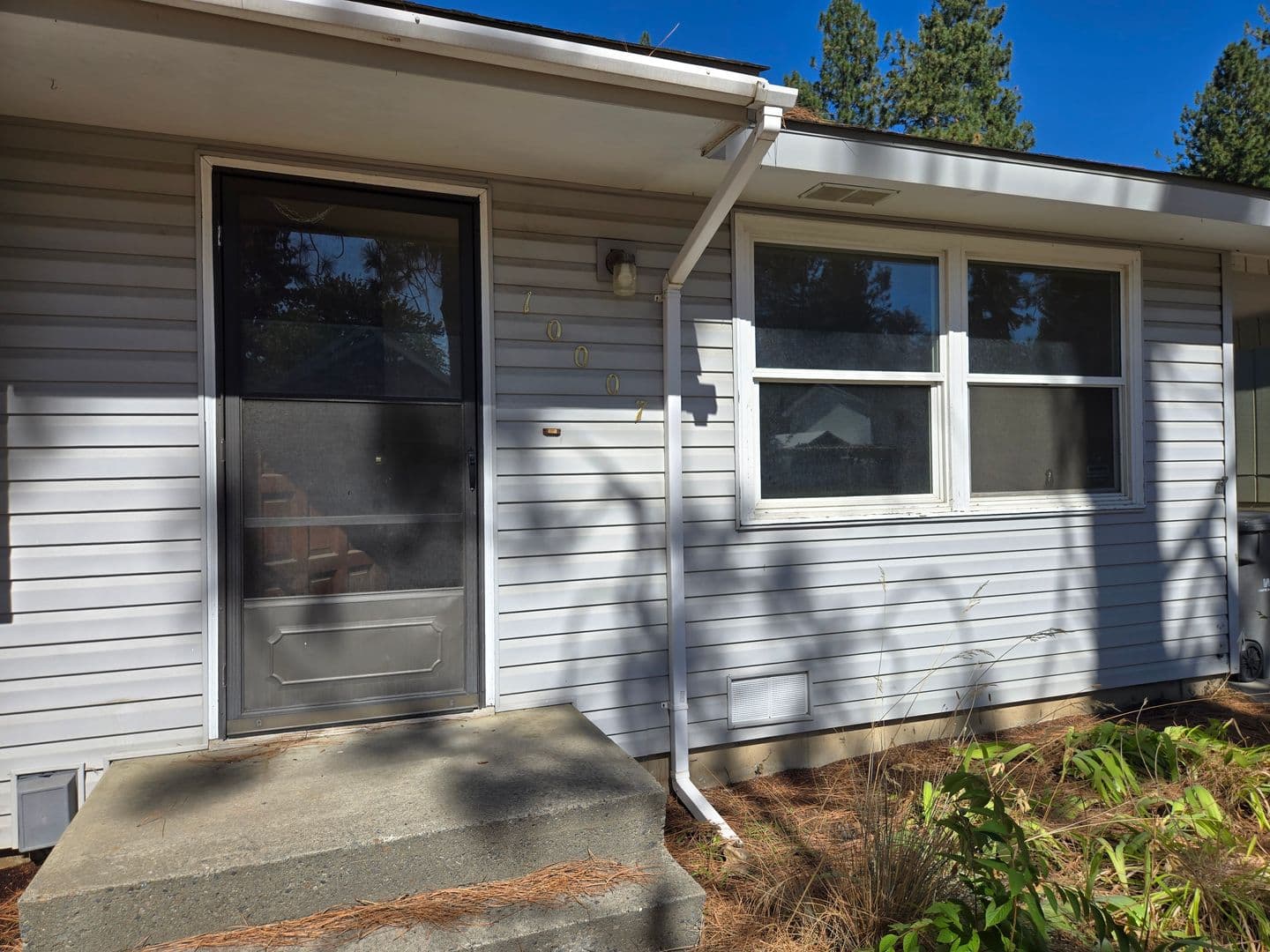 Spokane Apartment: 10005-10007 E 8th Ave