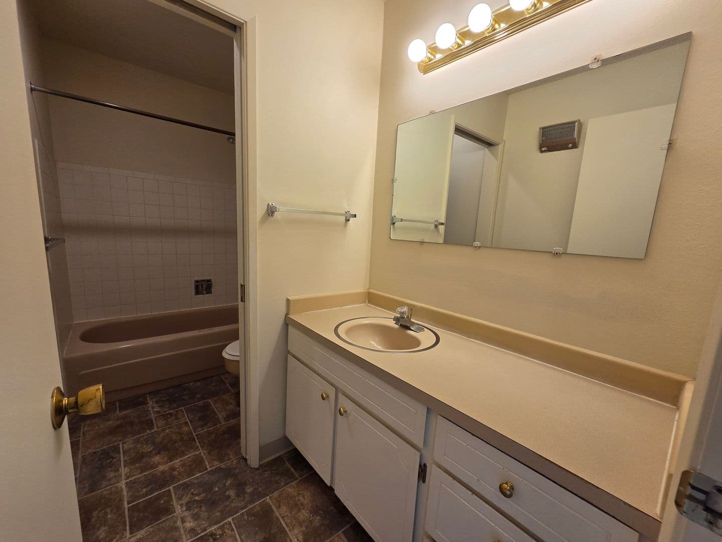 Spokane Apartment: 3102 E 27th Ave