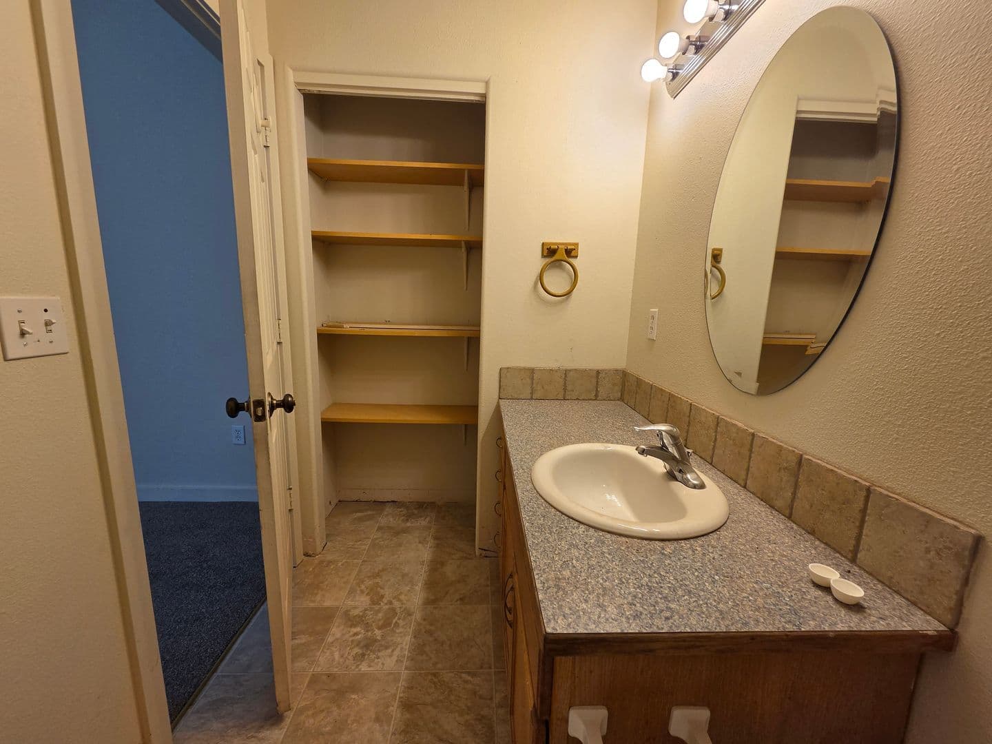 Spokane Apartment: 5912 N. Addison St.