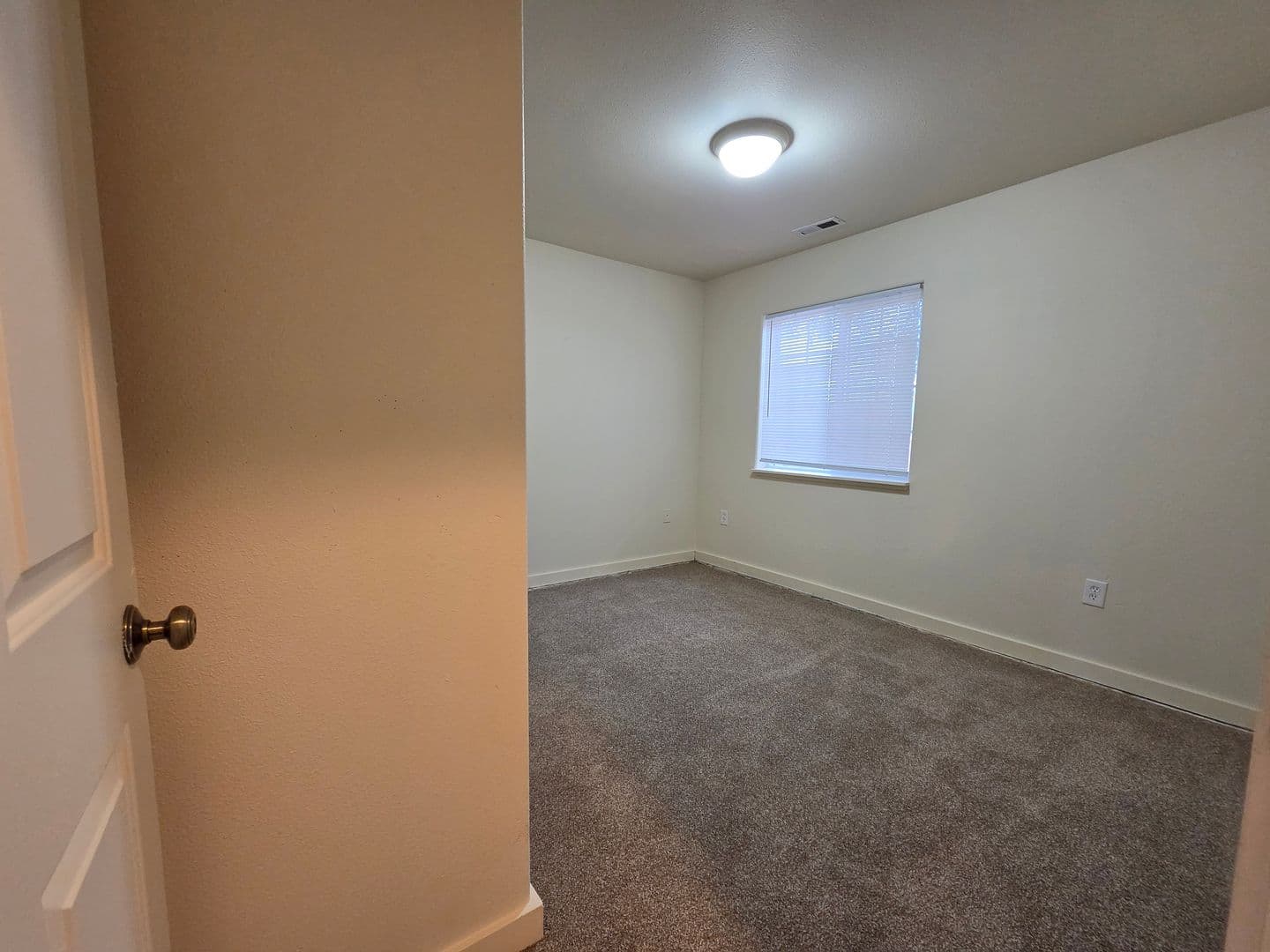 Spokane Apartment: 5912 N. Addison St.