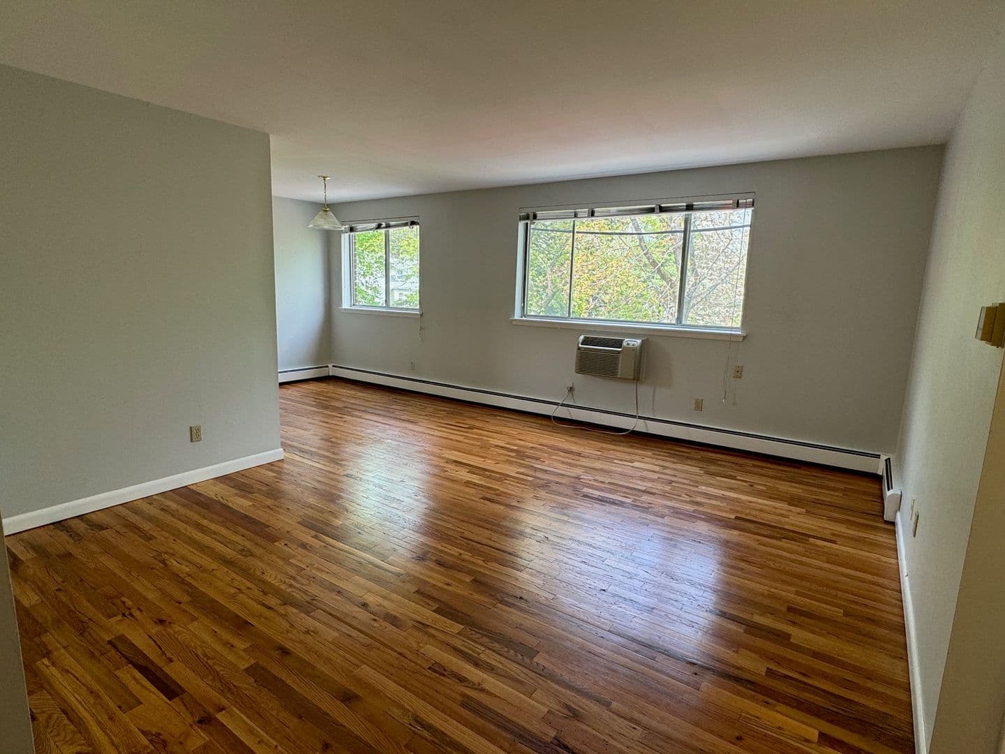 West Hartford Apartment: 698 Farmington Avenue