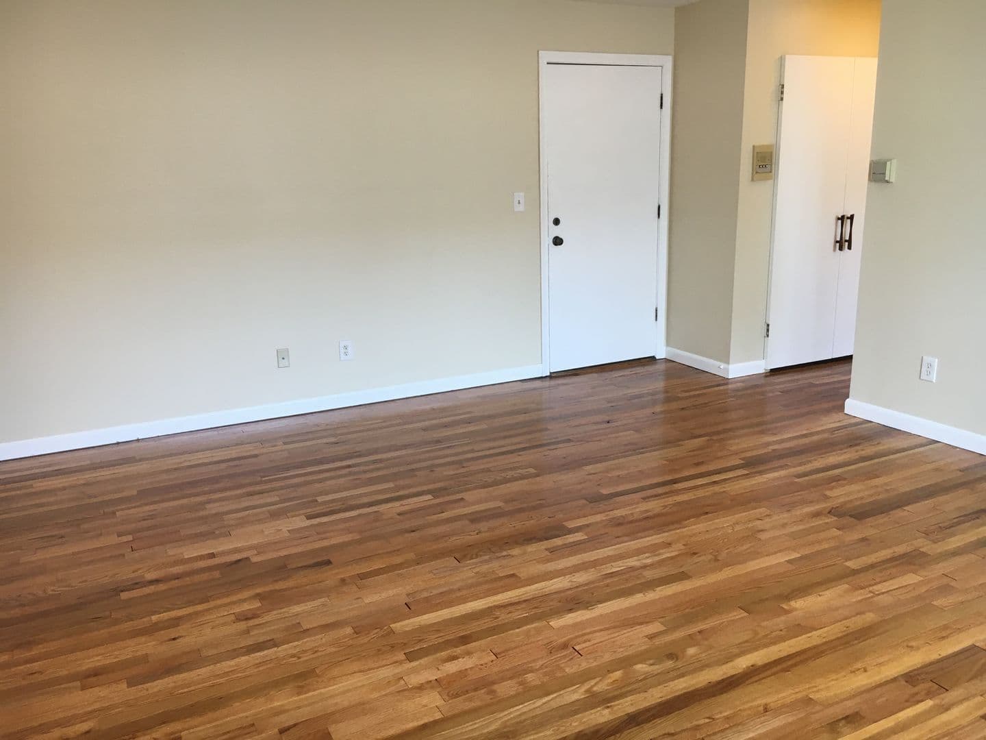 West Hartford Apartment: 698 Farmington Avenue