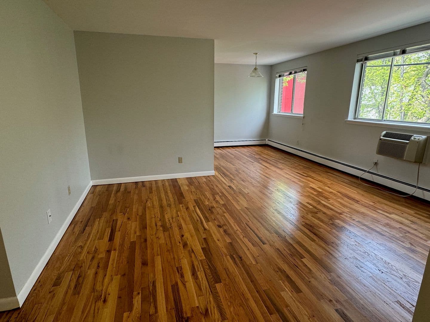 West Hartford Apartment: 698 Farmington Avenue