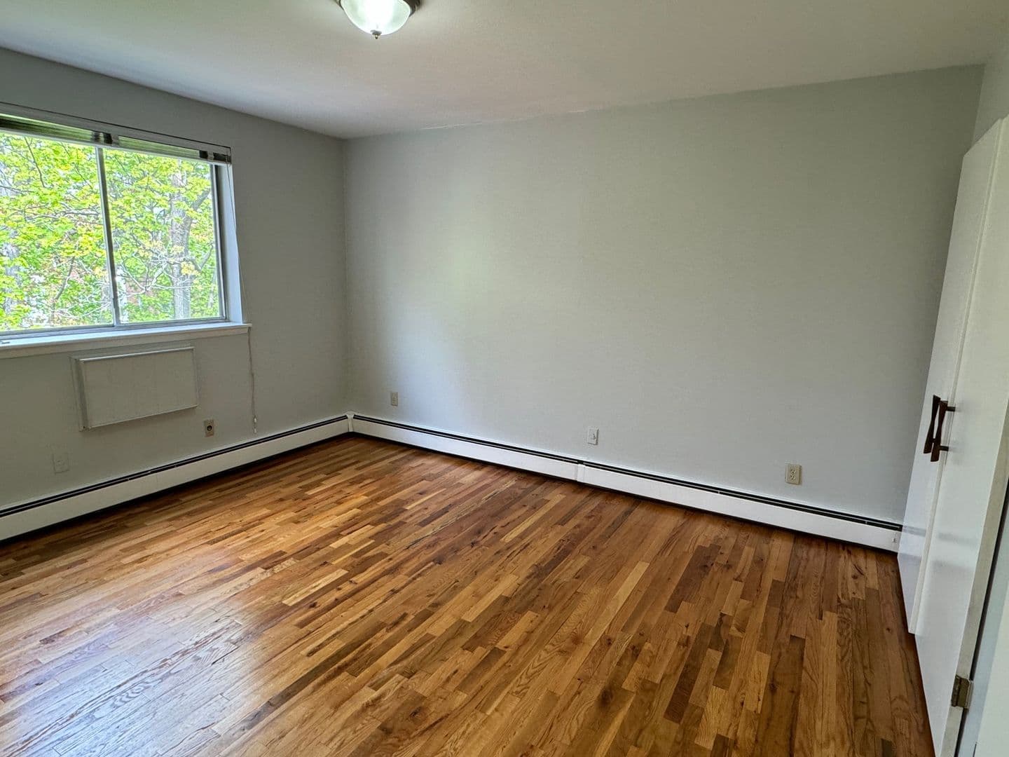 West Hartford Apartment: 698 Farmington Avenue