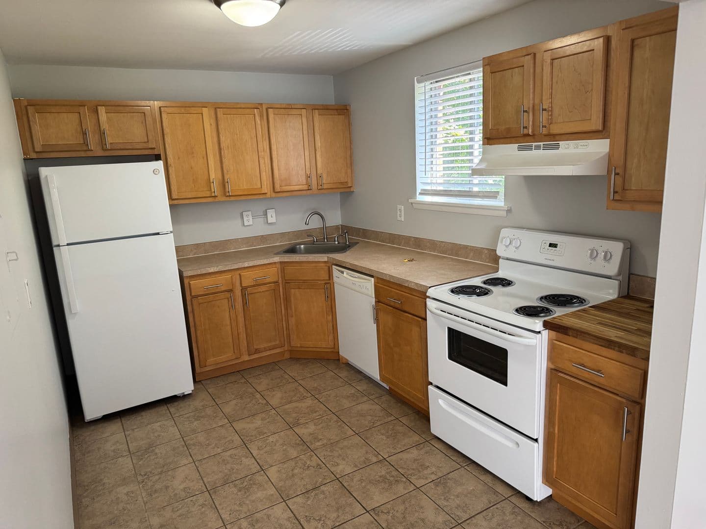 West Hartford Apartment: 698 Farmington Avenue