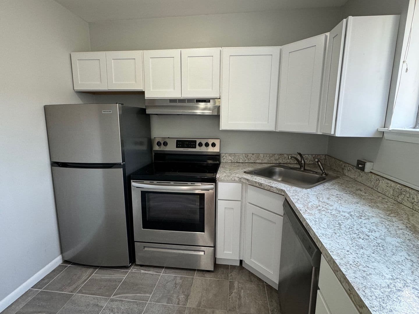 West Hartford Apartment: 698 Farmington Avenue