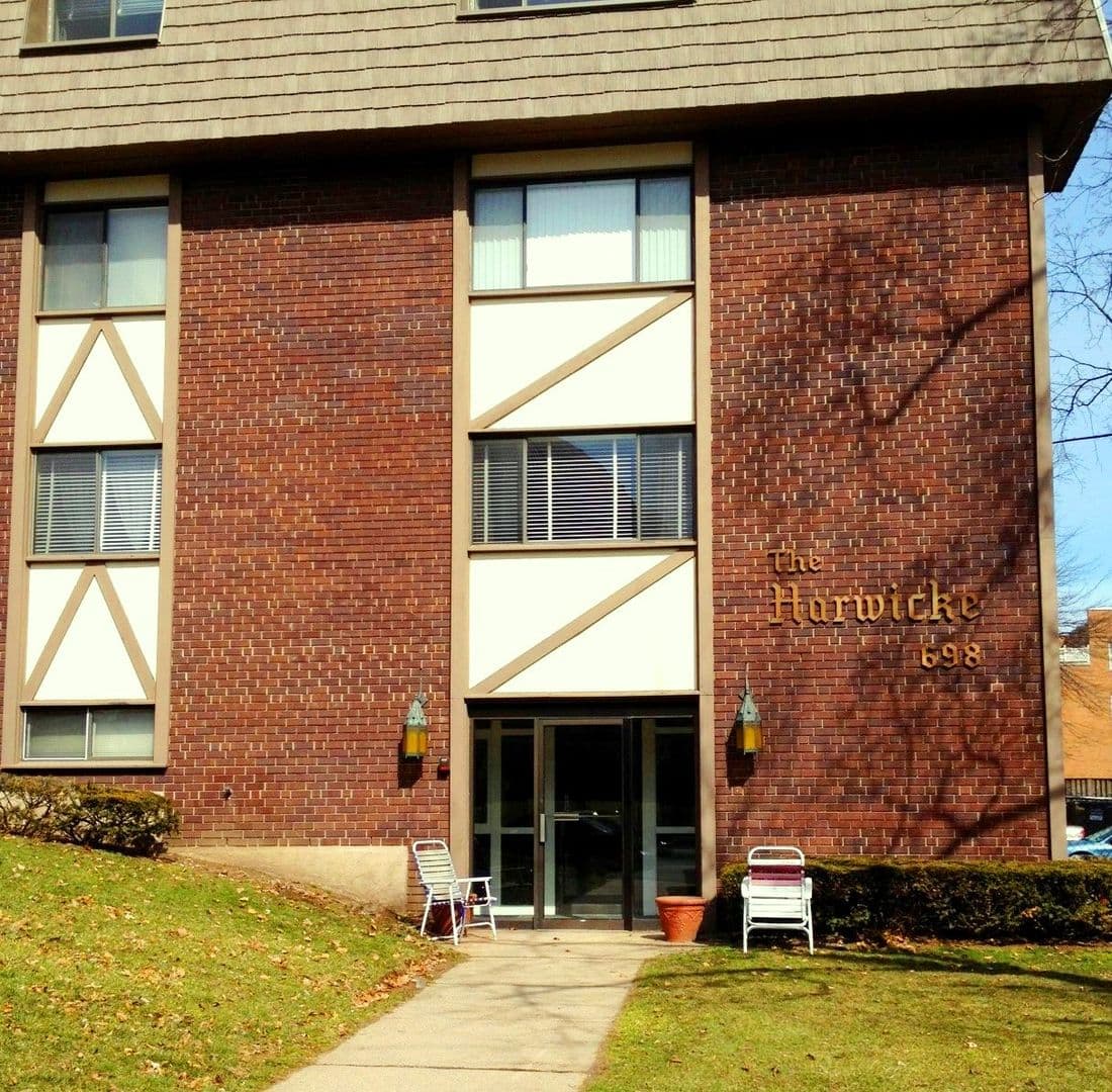 West Hartford Apartment: 698 Farmington Avenue