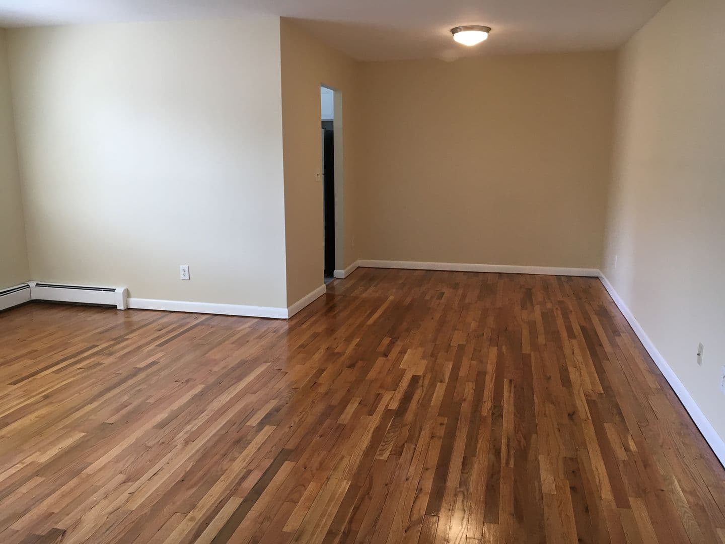 West Hartford Apartment: 698 Farmington Avenue