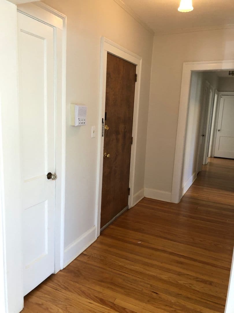 West Hartford Apartment: Farmington Avenue