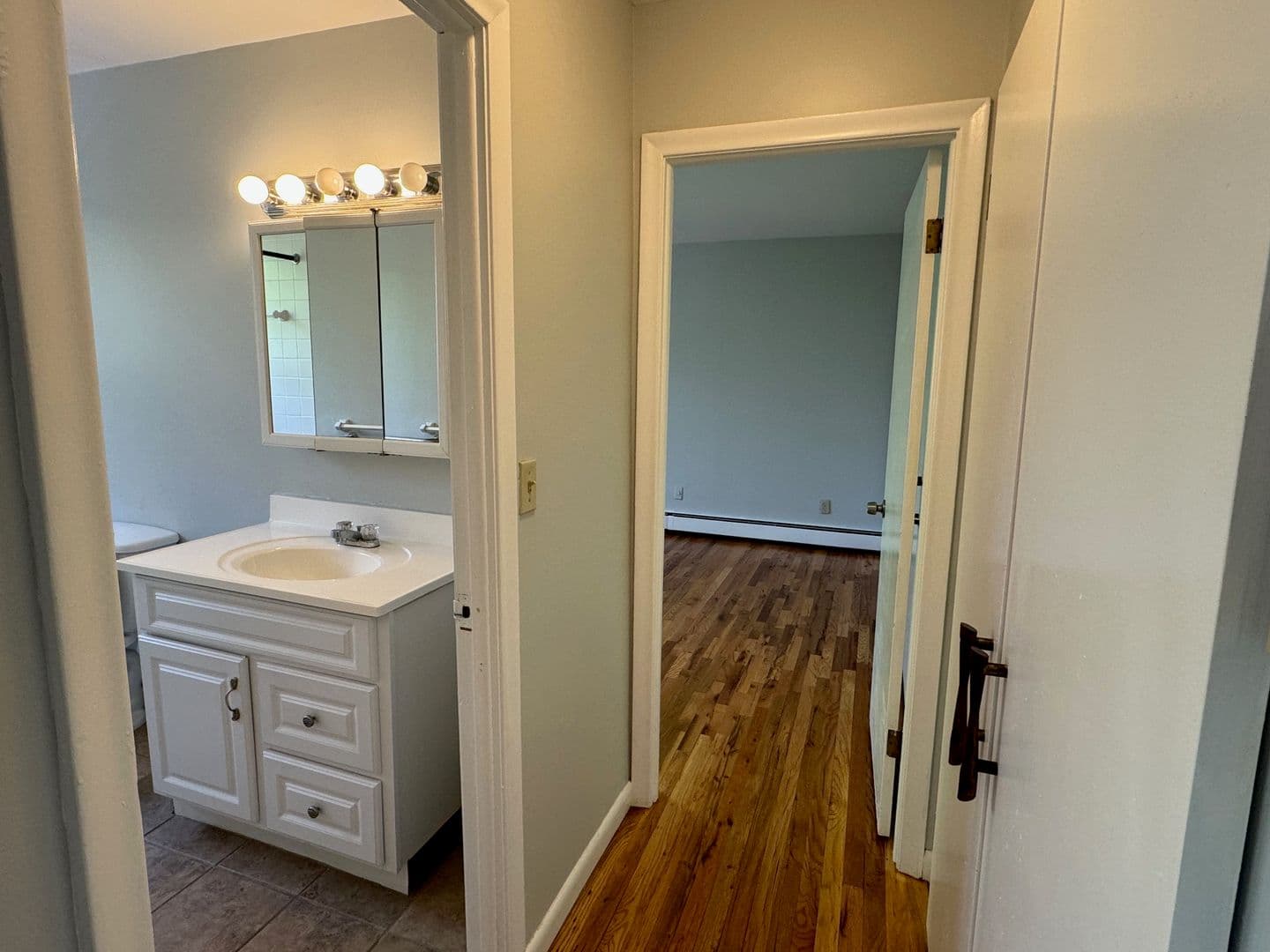West Hartford Apartment: 698 Farmington Avenue