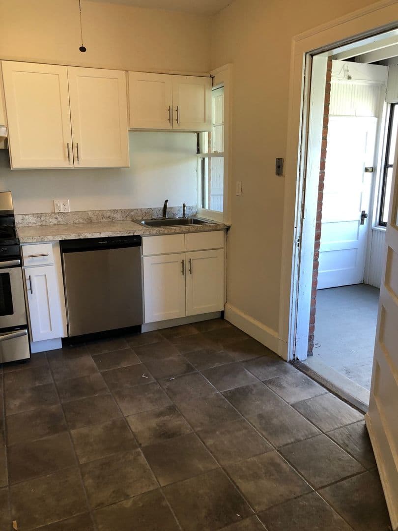 West Hartford Apartment: Farmington Avenue