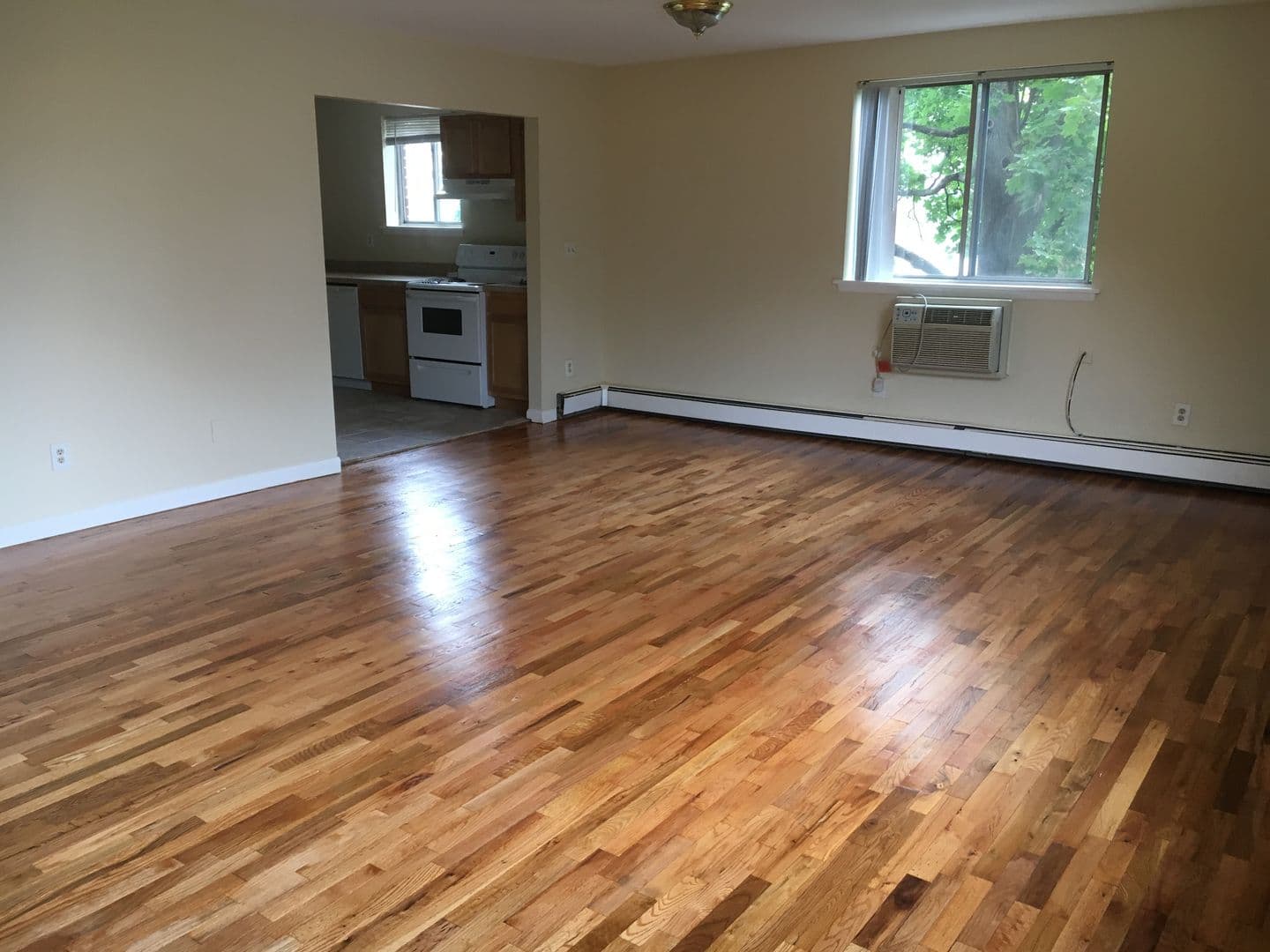 West Hartford Apartment: 698 Farmington Avenue