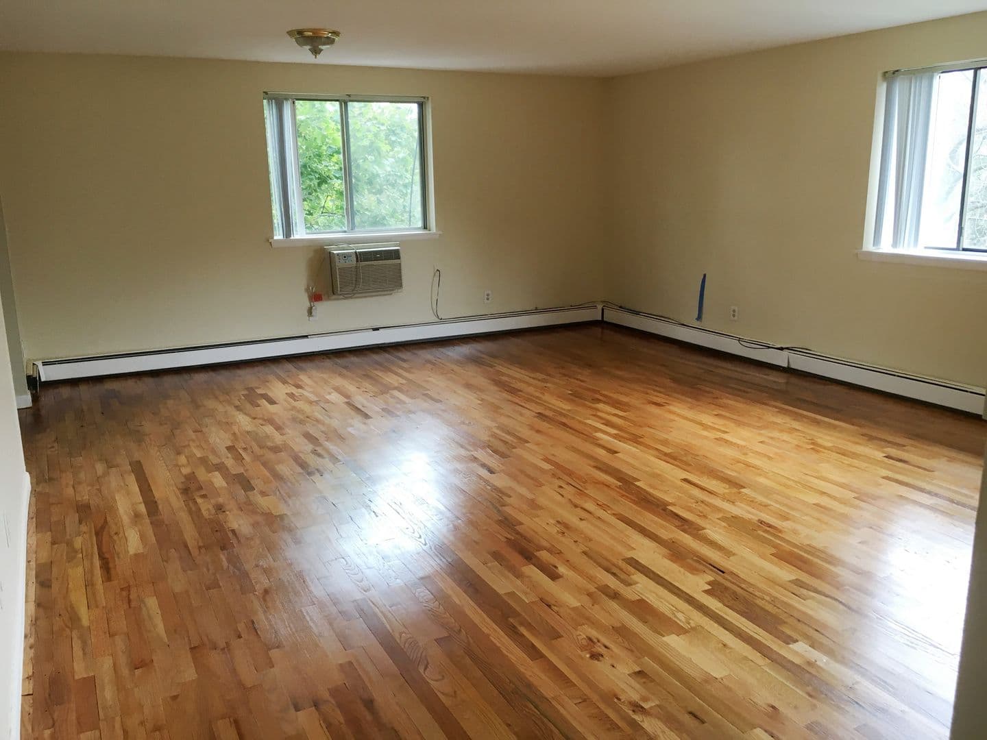 West Hartford Apartment: 698 Farmington Avenue