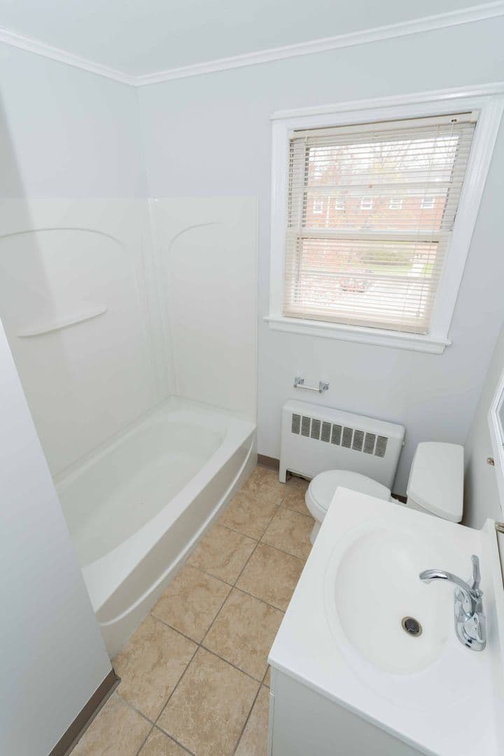 West Hartford Apartment: Boulevard & Vera