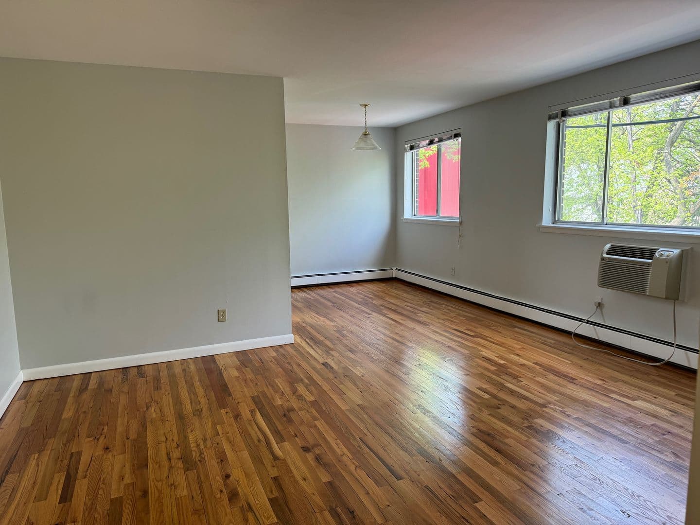 West Hartford Apartment: 698 Farmington Avenue